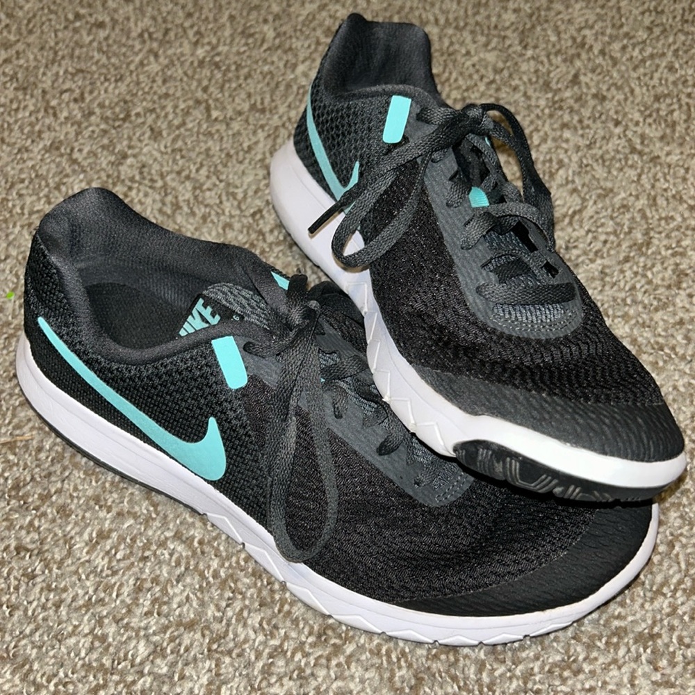 Nike Tennis Shoes